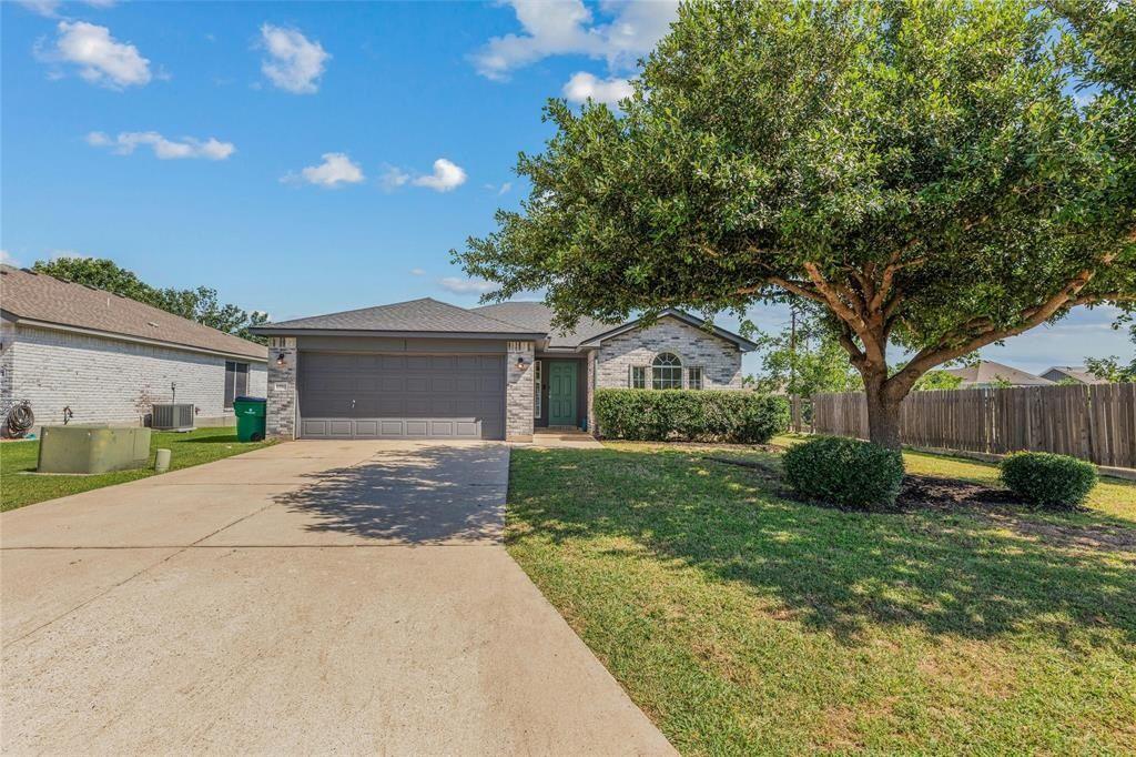 1910 Oaklawn, Taylor, TX 76574 — photo 1