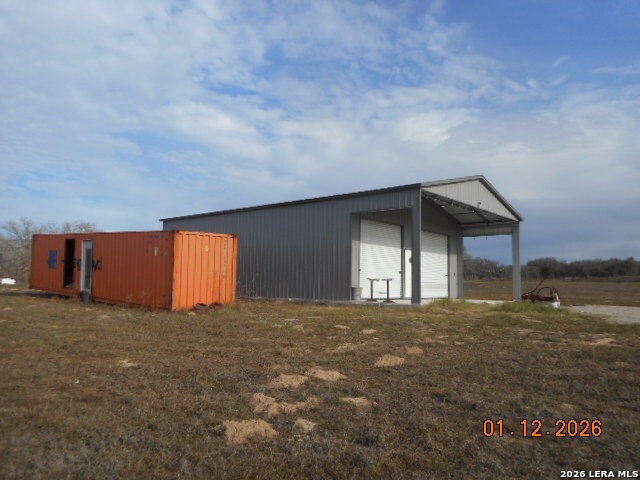 368 Old Colony Rd, ,  78155 — photo 1