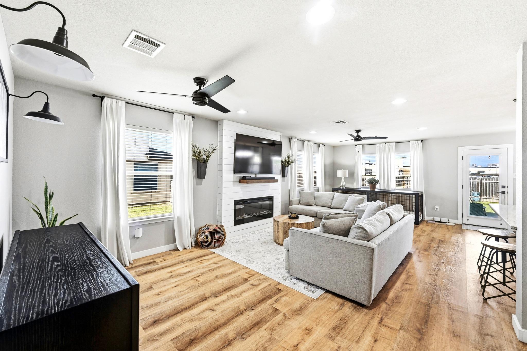 105 Lidell, Hutto, TX 78634 — photo 1