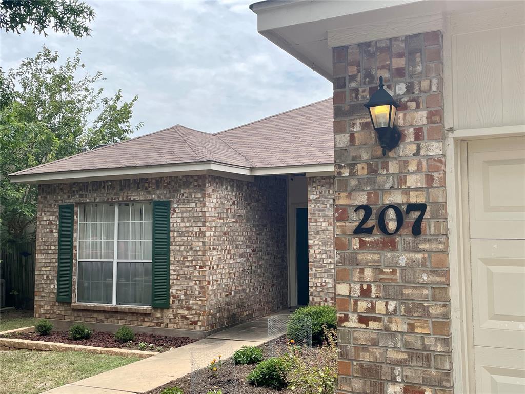 207 Kates, Hutto, TX 78634 — photo 1