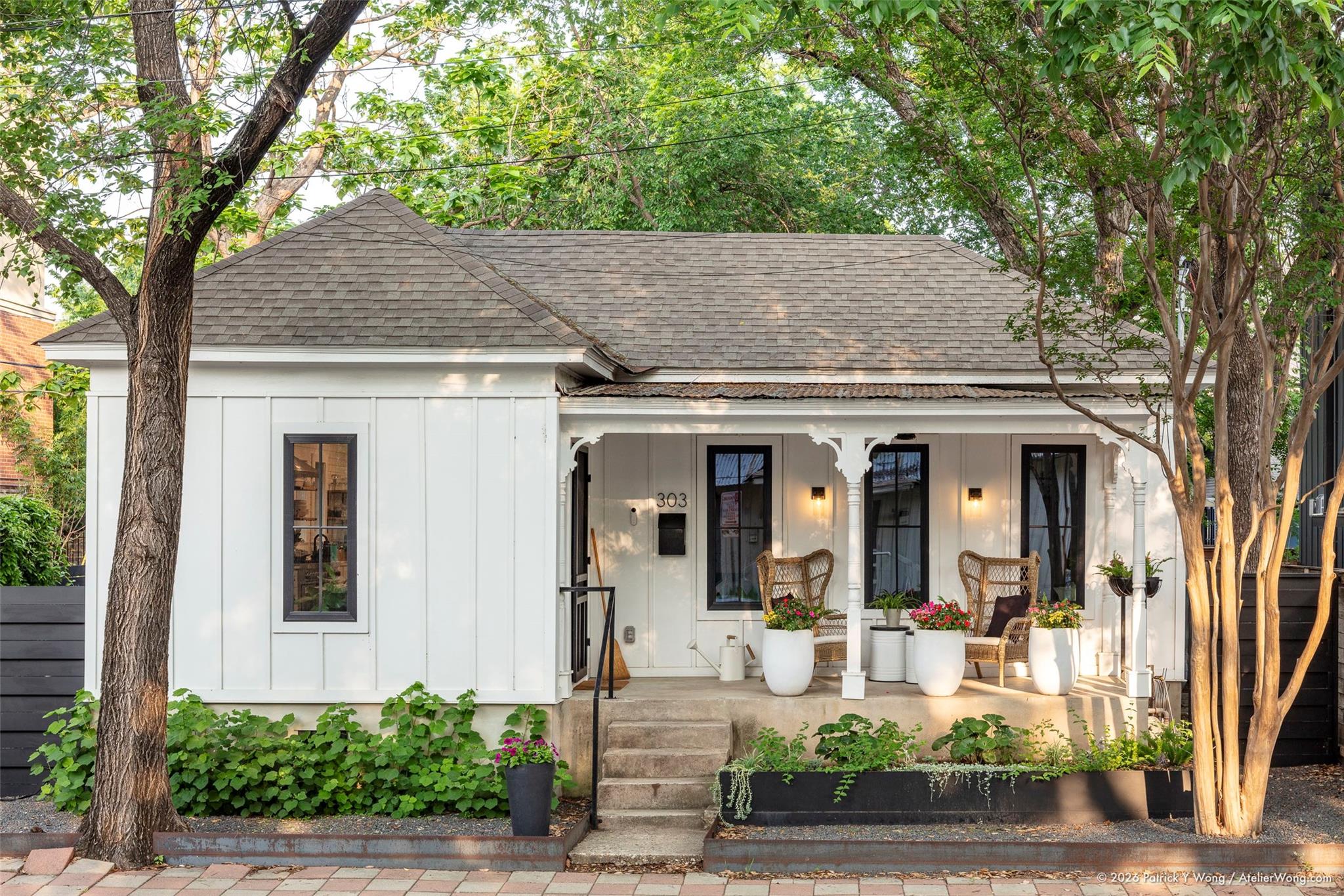 303 Navasota, Austin, TX 78702 — photo 1