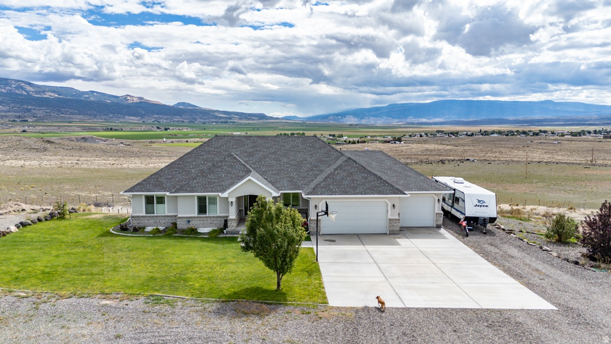 351 W SKYLINE DR