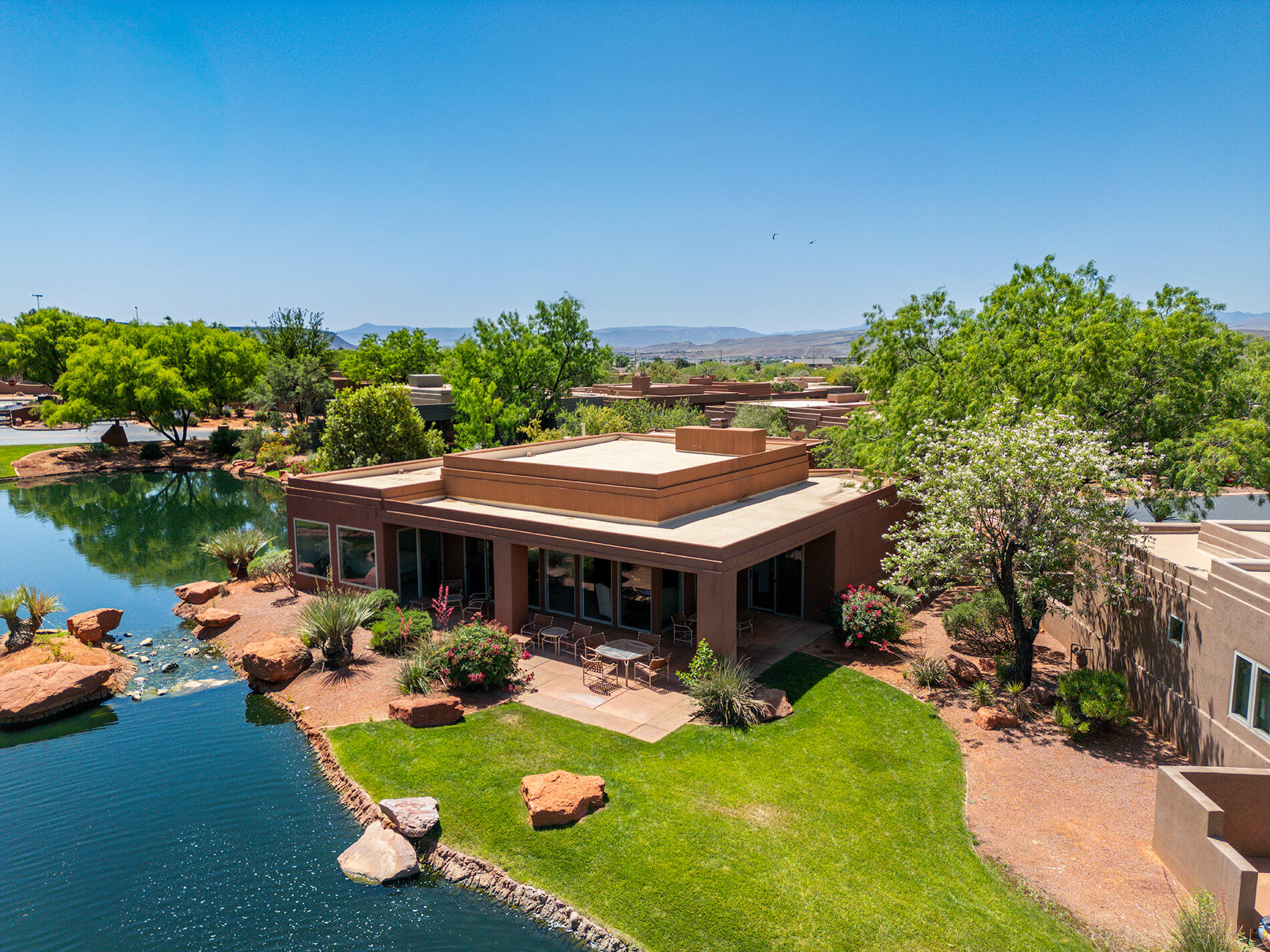 2255 N Tuweap DR 11, St George, UT 84770 — photo 1