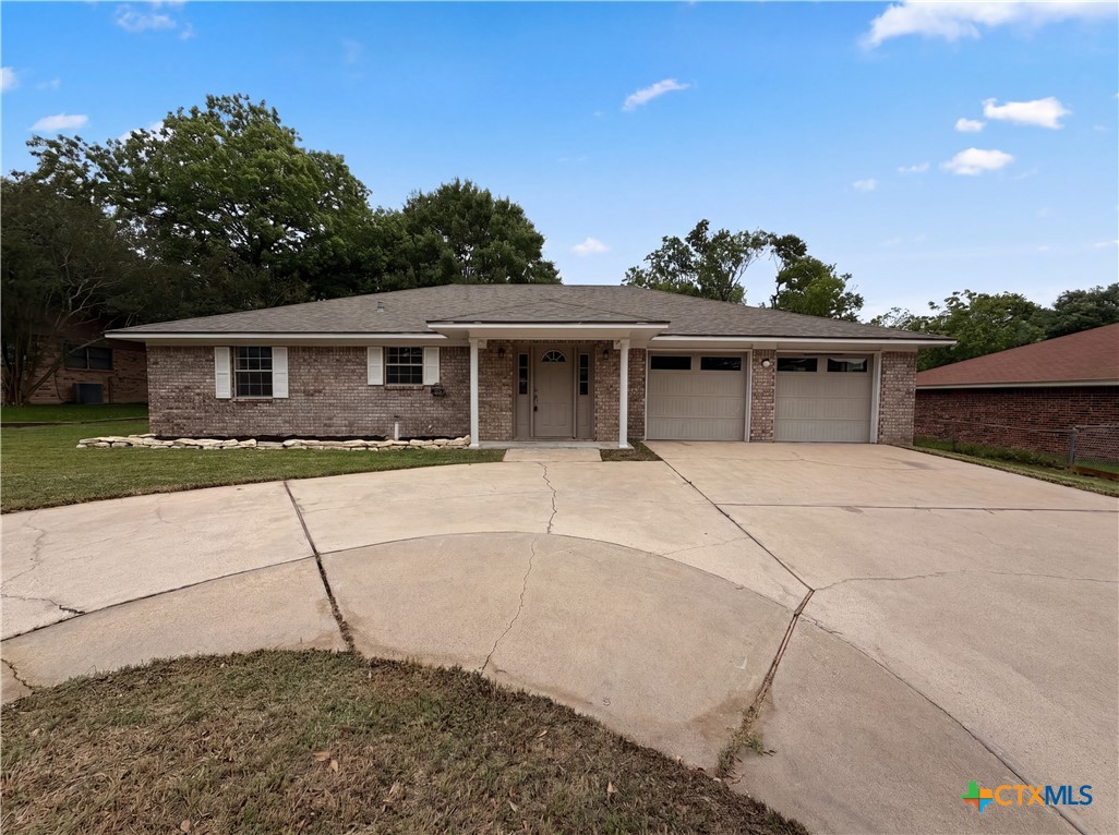 410 Cole Avenue, Temple, TX 76501 — photo 1
