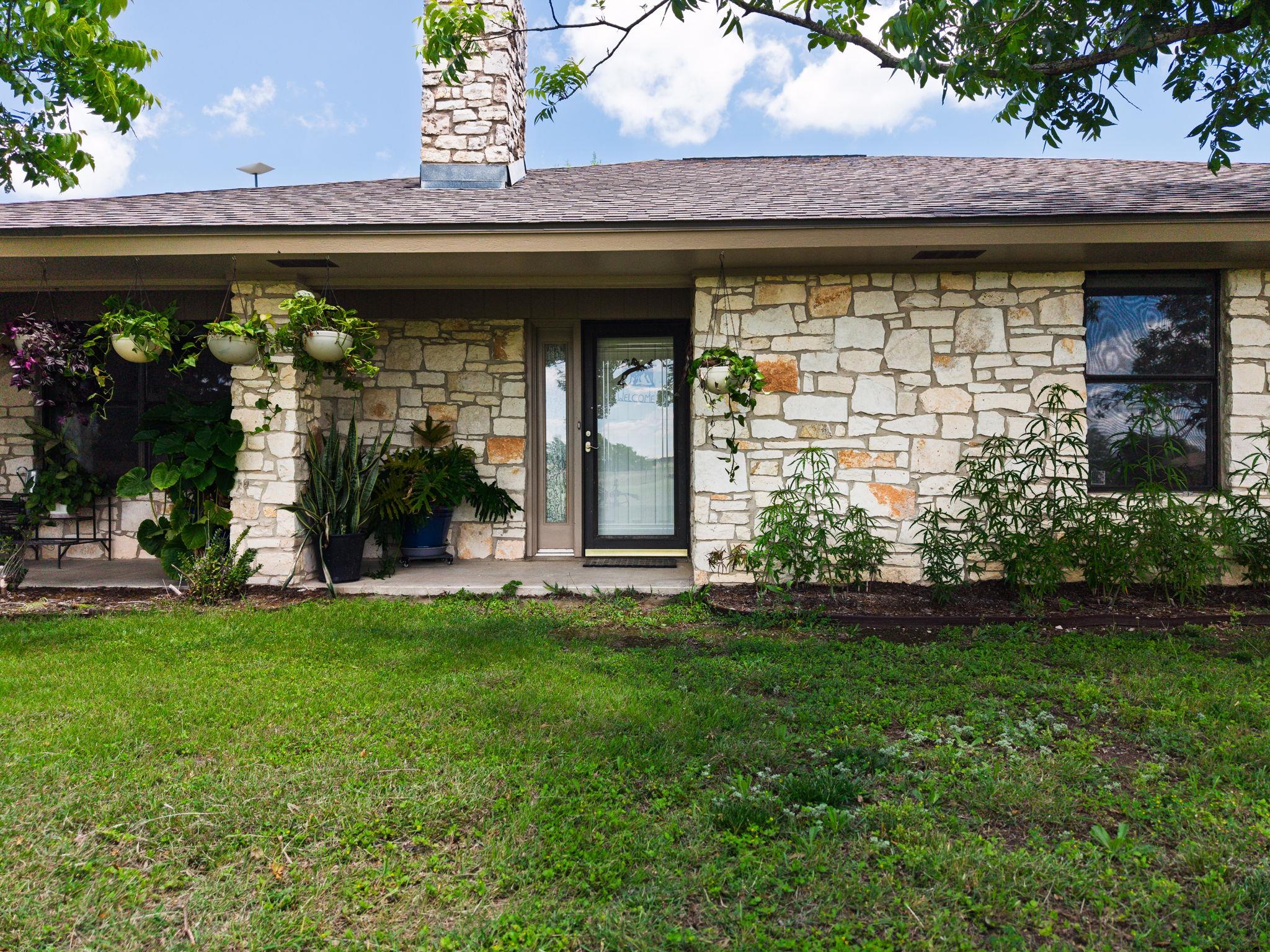 120  Rae Ln, Jarrell, TX 76537 — photo 1