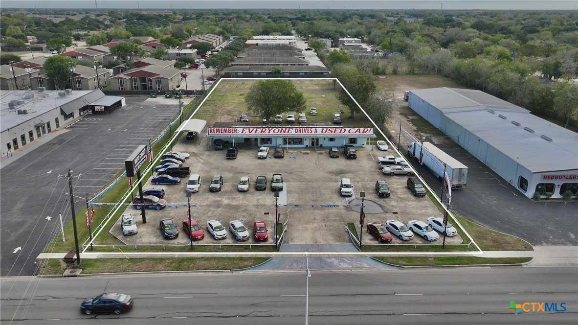 4006 North Navarro, Victoria, TX 77901 — photo 1