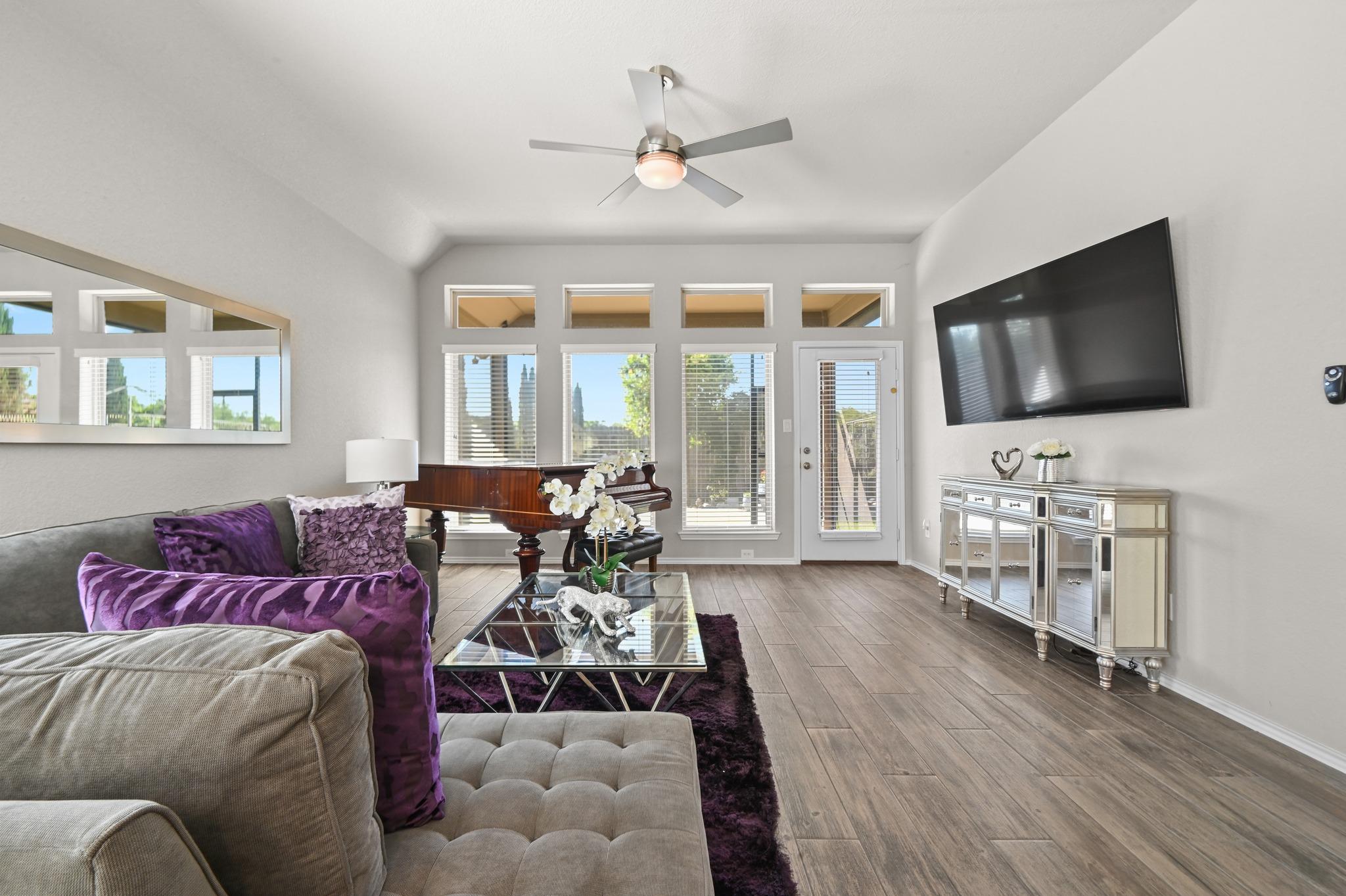373  LACEY OAK Loop, San Marcos, TX 78666 — photo 1