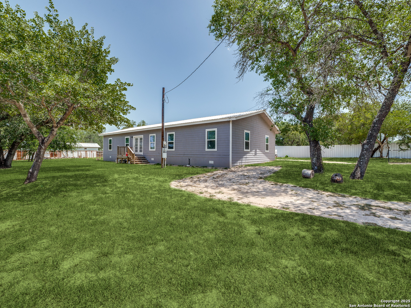 22806 Shady Forest Dr, Elmendorf, TX 78112 — photo 1