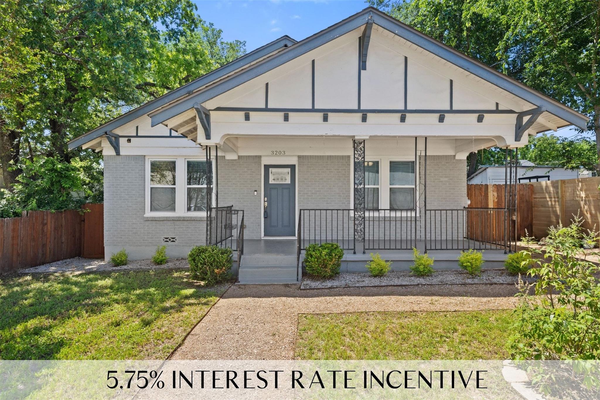 3203 E 18th St, Austin, TX 78721 — photo 1