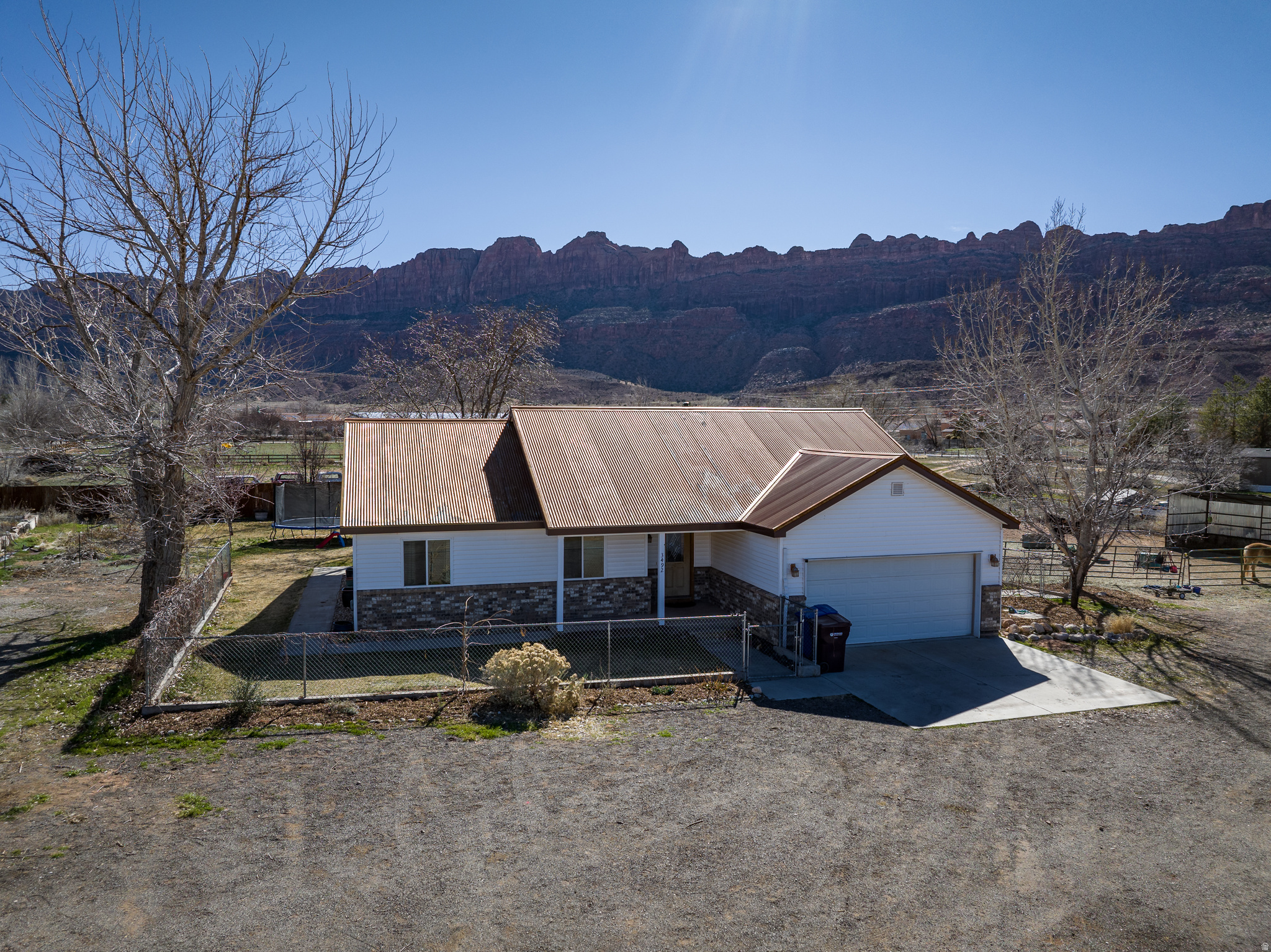 3492 E KERBY LN
