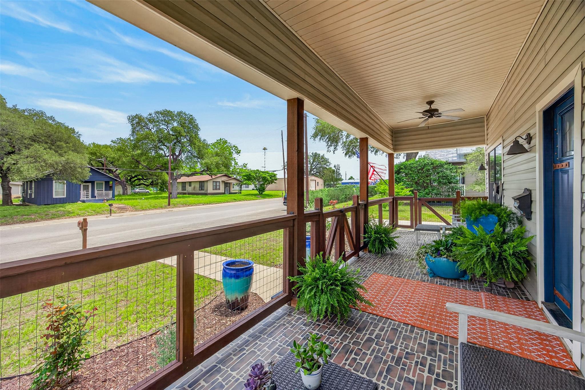 217 Walnut, Luling, TX 78648 — photo 1