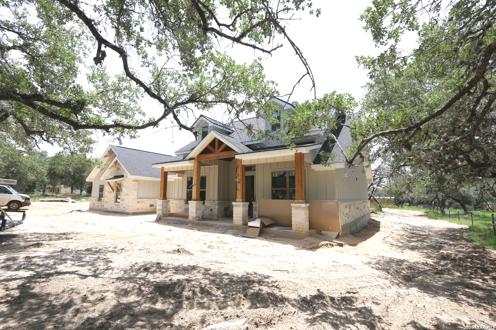 1118 HUMMING BIRD LN, , 78101 — photo 1