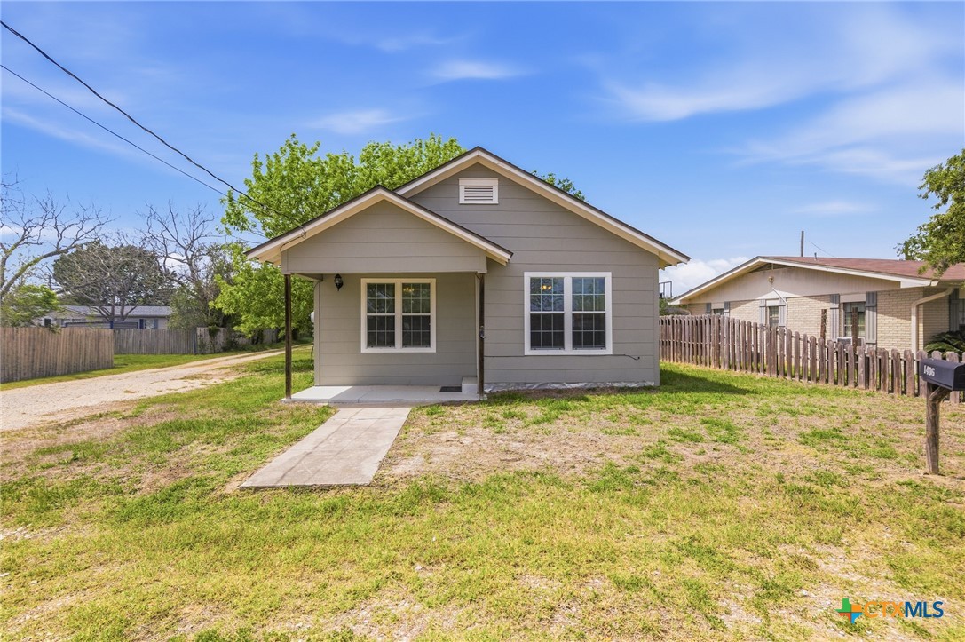 1406 N Clinton Street, Cuero, TX 77954 — photo 1