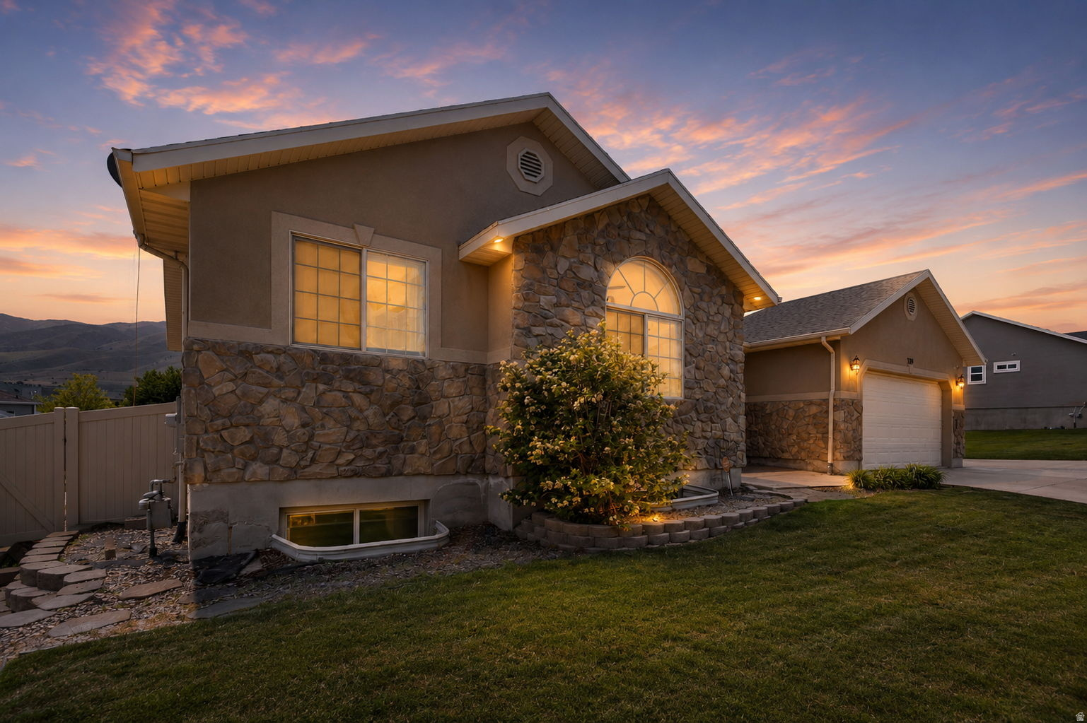 319 W LARIAT BLVD, Saratoga Springs, UT 84045 — photo 1