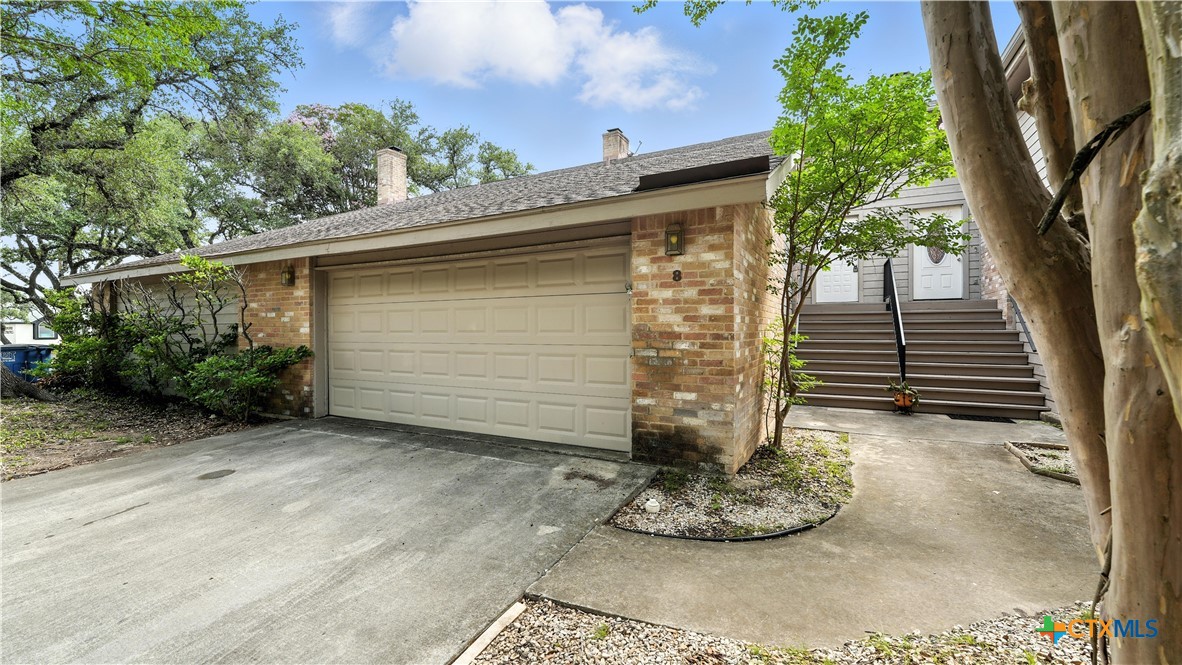 8 Oak Villa Road, Canyon Lake, TX 78133 — photo 1