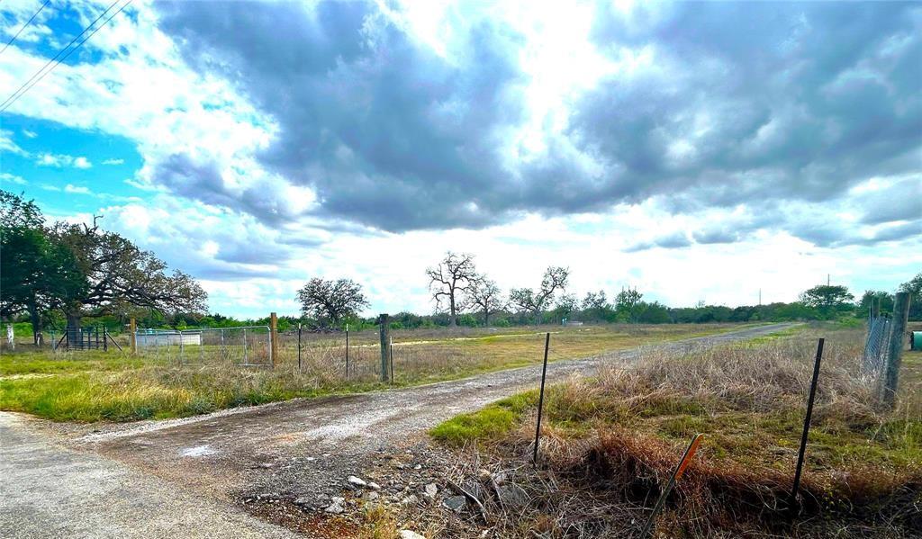 1060 Fox, Lockhart, TX 78644 — photo 1