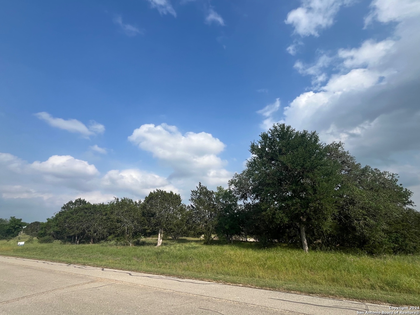 25 Vaquero, Pipe Creek, TX 78063 — photo 1