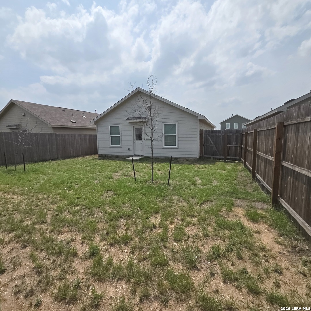 124 HORSESHOE TRL, , 78064 — photo 1