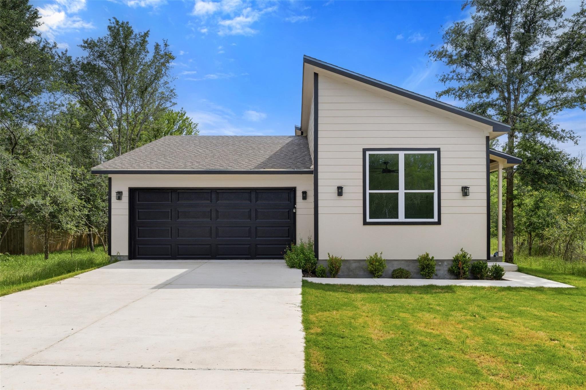 113 Mokulua, Bastrop, TX 78602 — photo 1