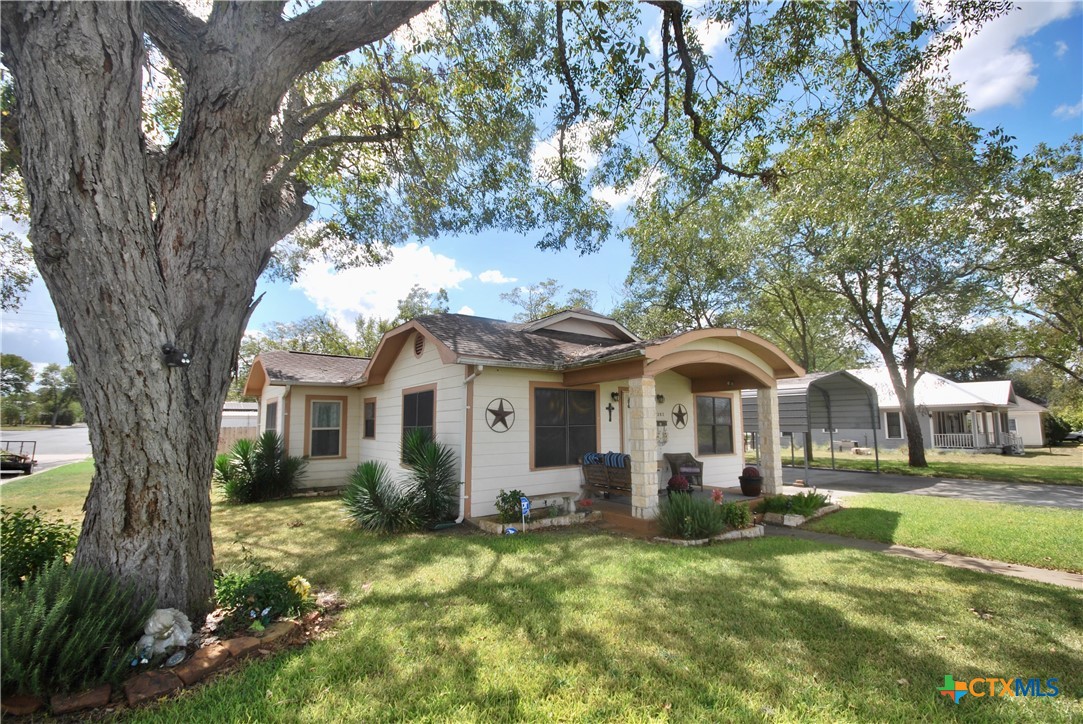 302 S Main Street, Schulenburg, TX 78956 — photo 1