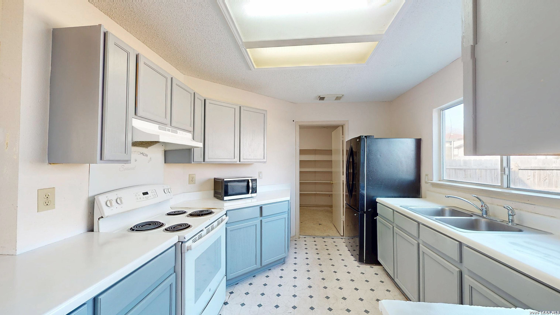 10127 Sunset Pl, , 78245 — photo 1