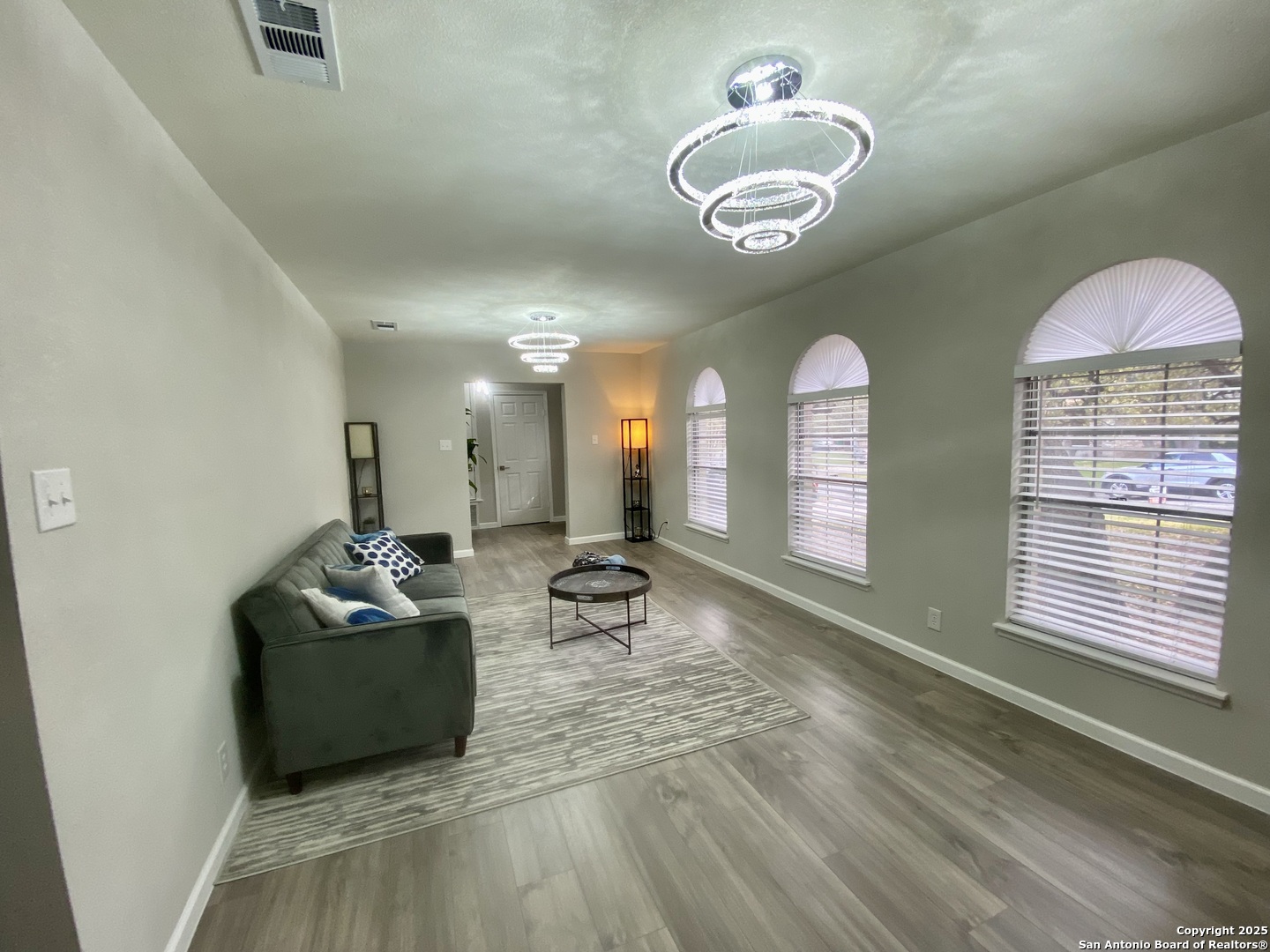 3573 Red Oak Ln, ,  78230 — photo 1