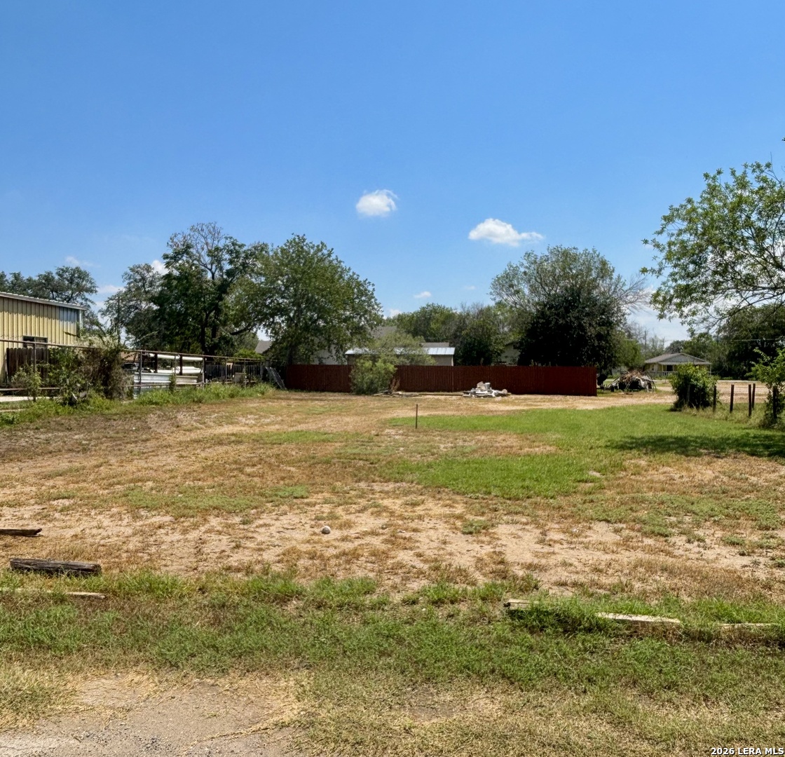 00 Renfro, Devine, TX 78016 — photo 1