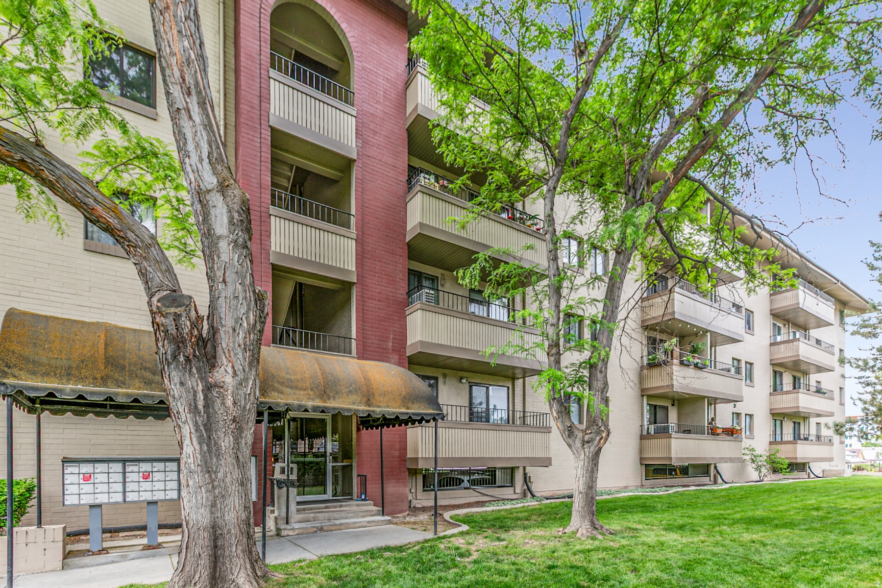 530 S 400 E #2203, Salt Lake City, UT 84111 — photo 1