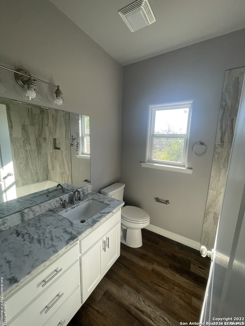 107 SUTTON PL, , 78801 — photo 1