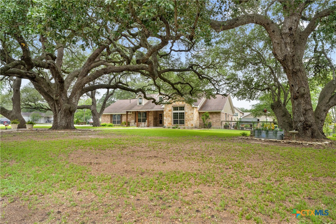 618 S Hudson Street, Flatonia, TX 78941 — photo 1