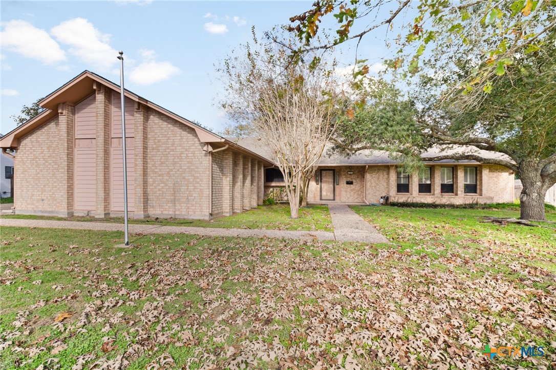603 Suzanne Street, Edna, TX 77957 — photo 1