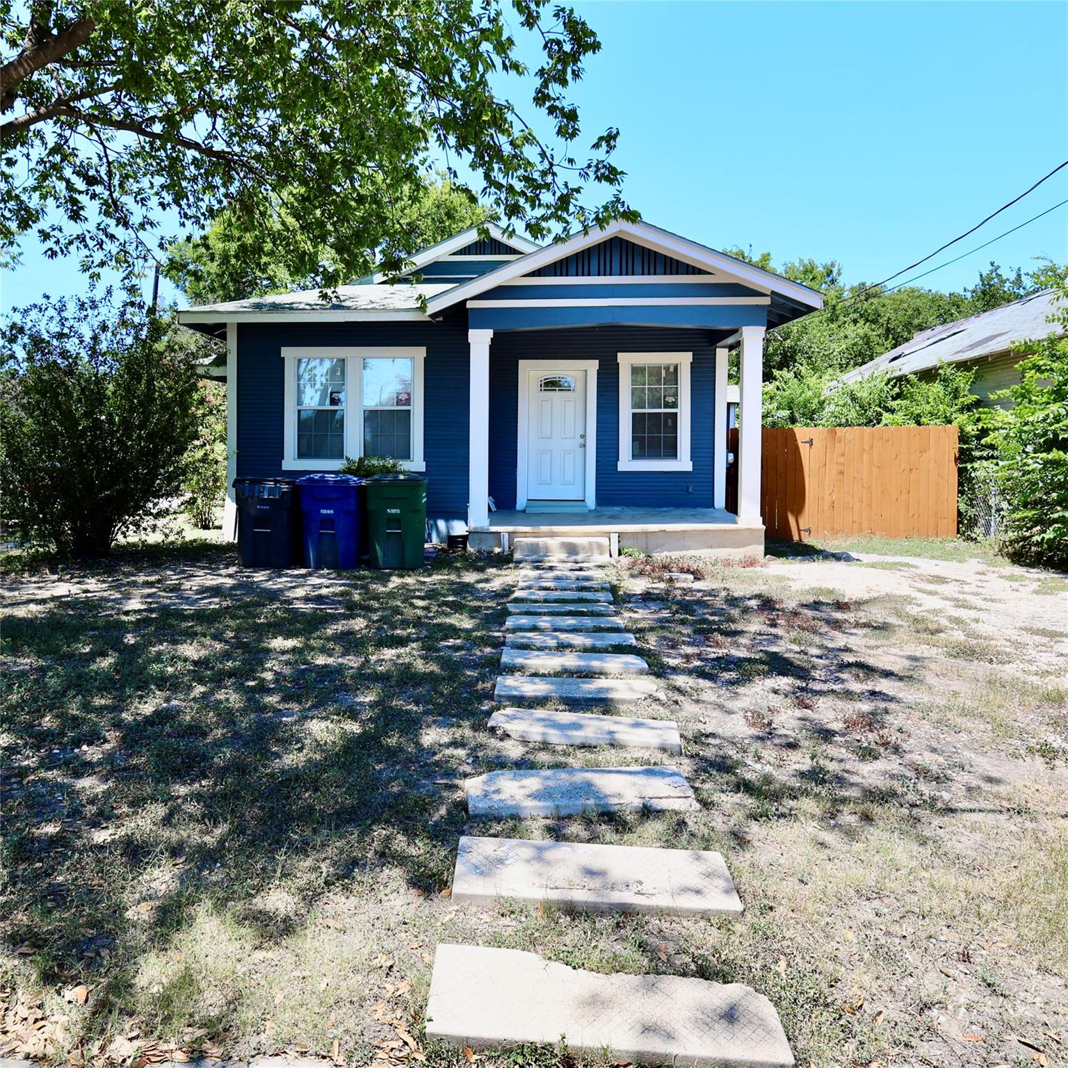 2323 Salinas, San Antonio, TX 78207 — photo 1