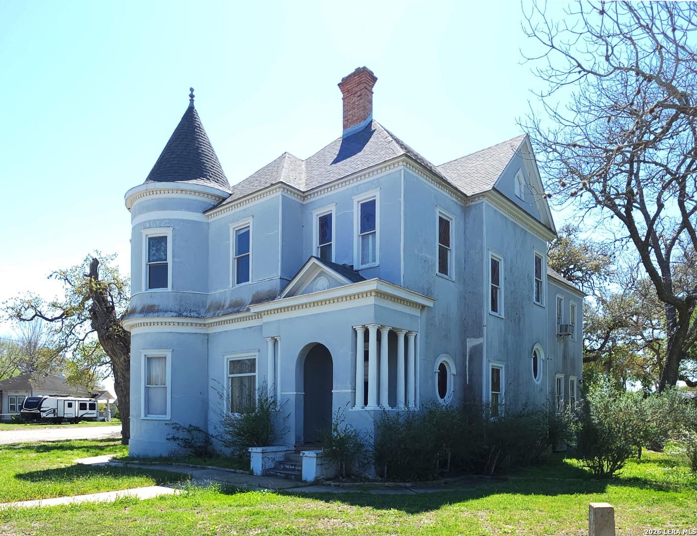 311 E BROADWAY ST, Cuero, TX 77954 — photo 1