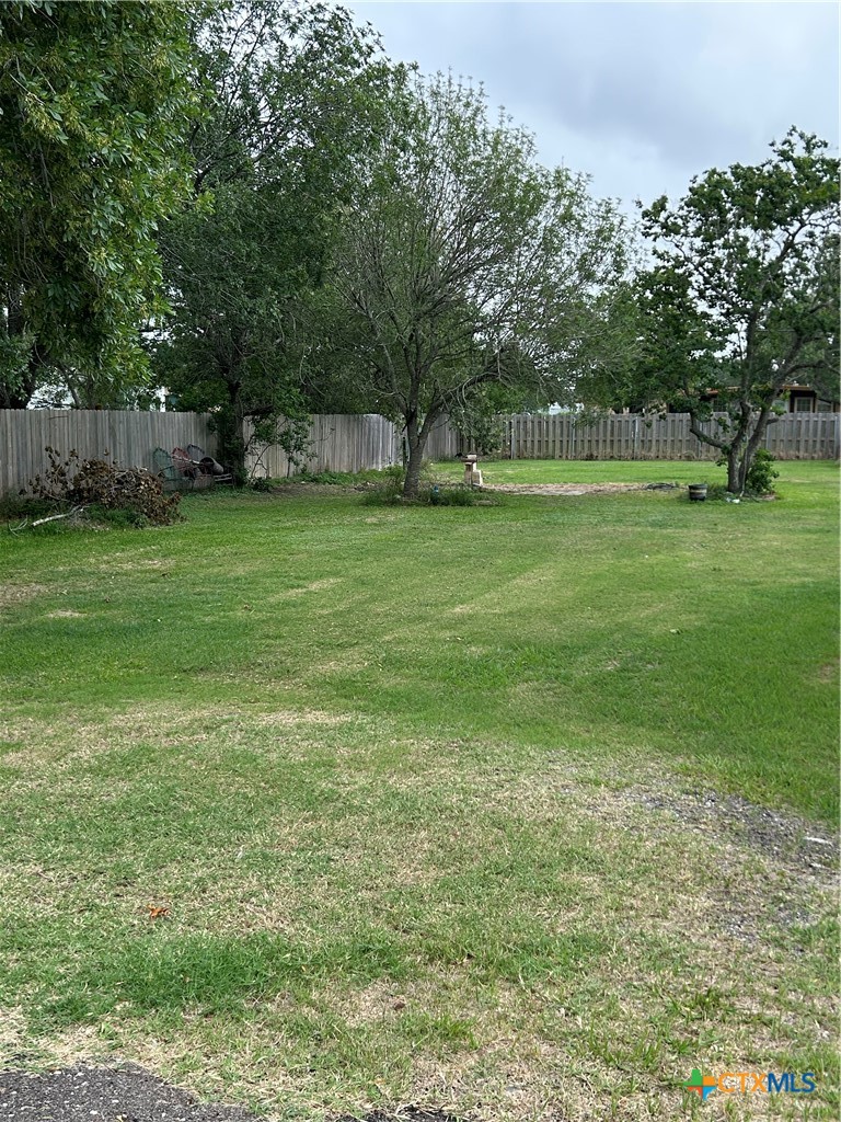 1201 W Broadway Avenue, Seadrift, TX 77983 — photo 1