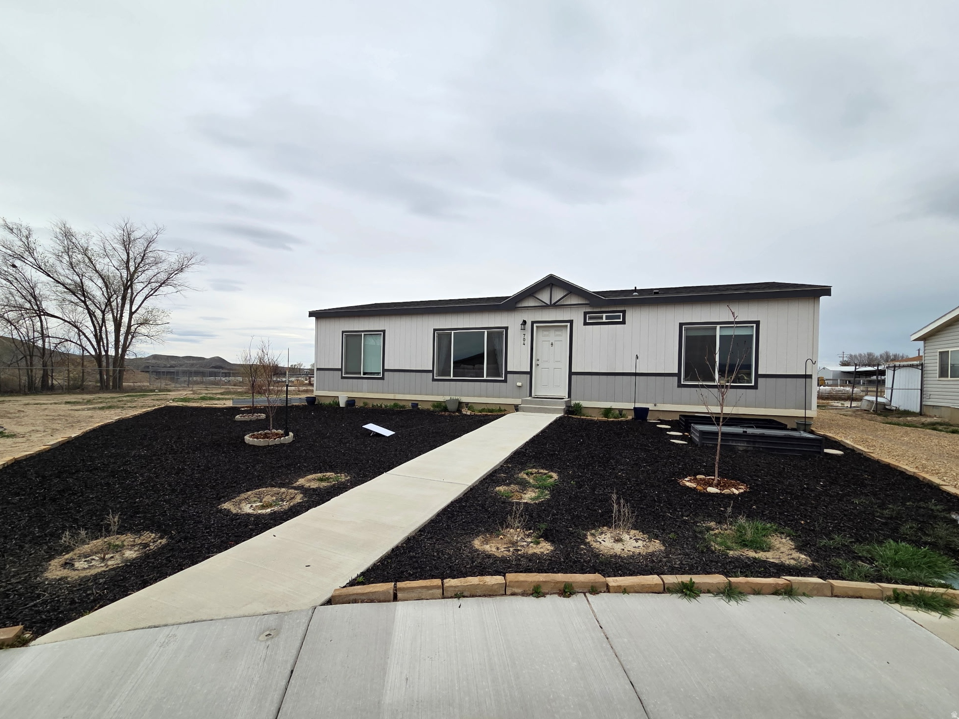 704 E PINE ST, Wellington, UT 84542 — photo 1