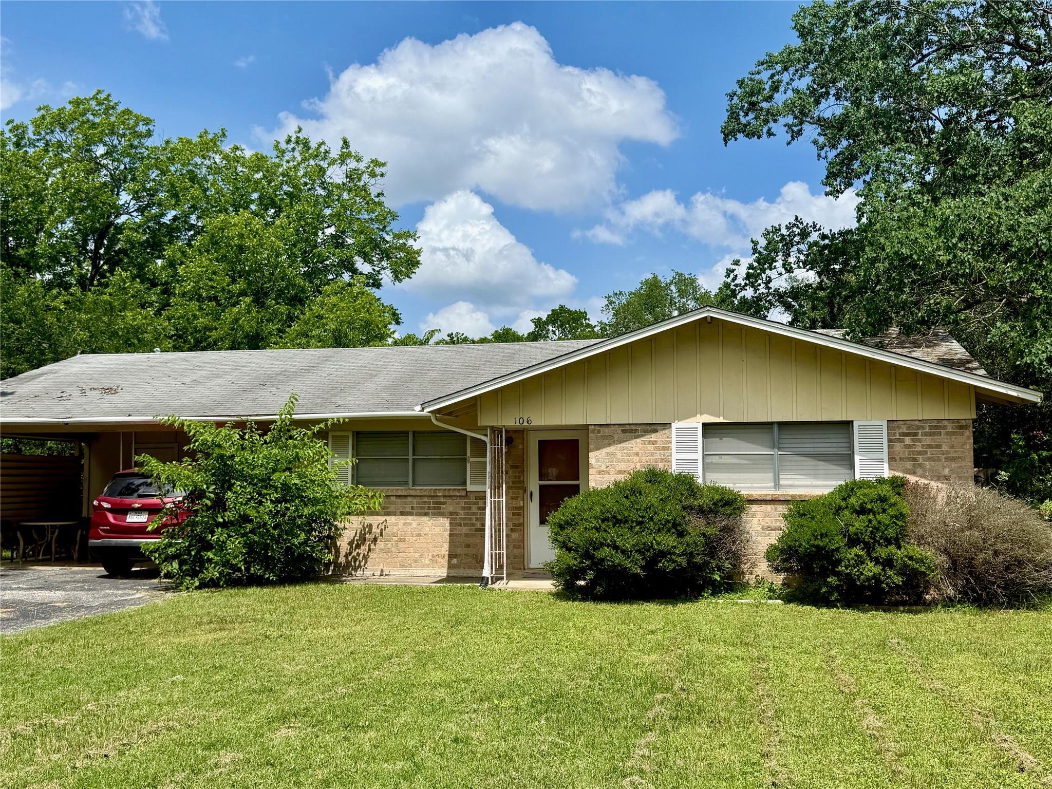106 San Jacinto St, Lockhart, TX 78644 — photo 1