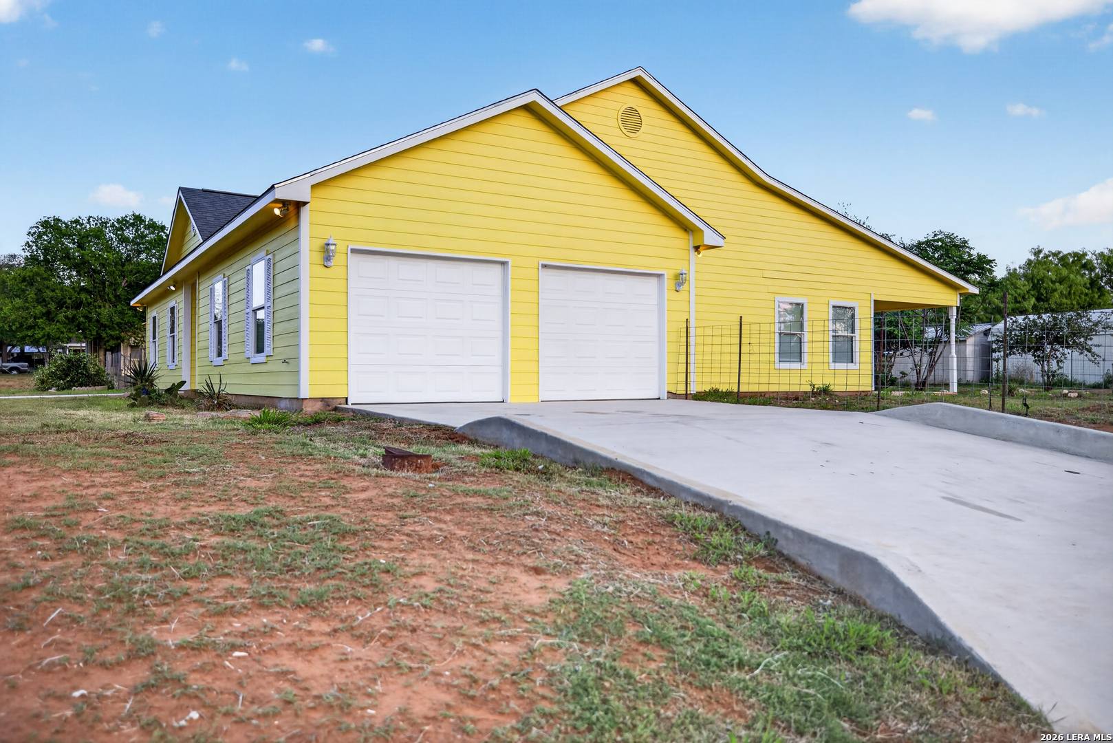 1006 E Taft St, ,  78061 — photo 1