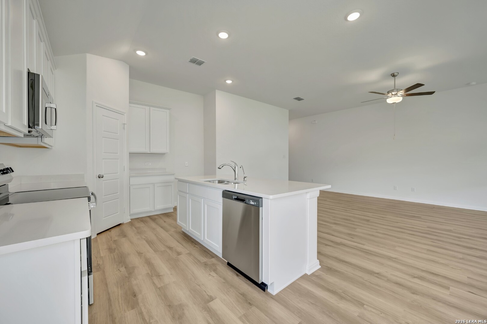 1108 Limestone Ridge, , 78155 — photo 1