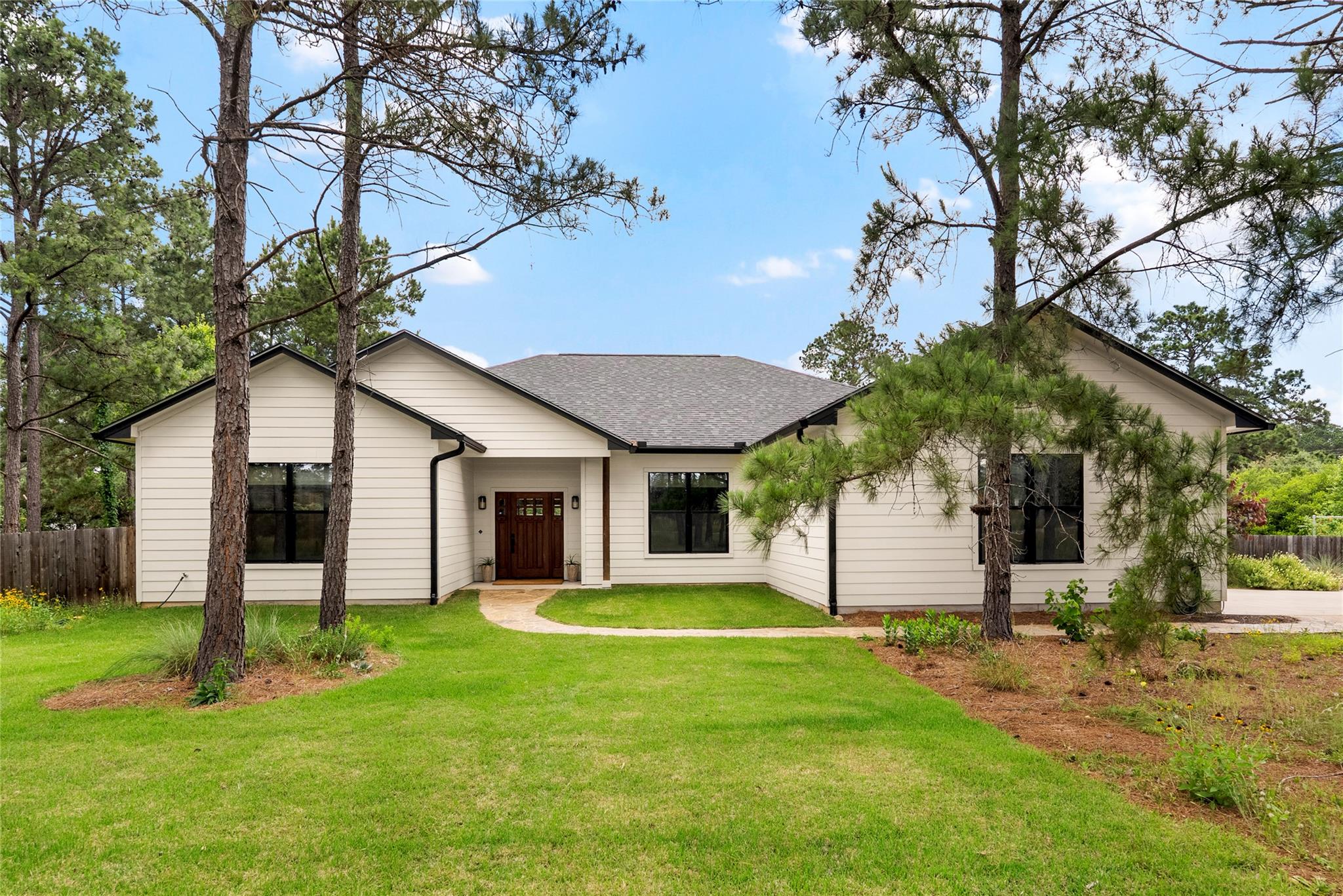 111  Green Grass Ln, Bastrop, TX 78602 — photo 1