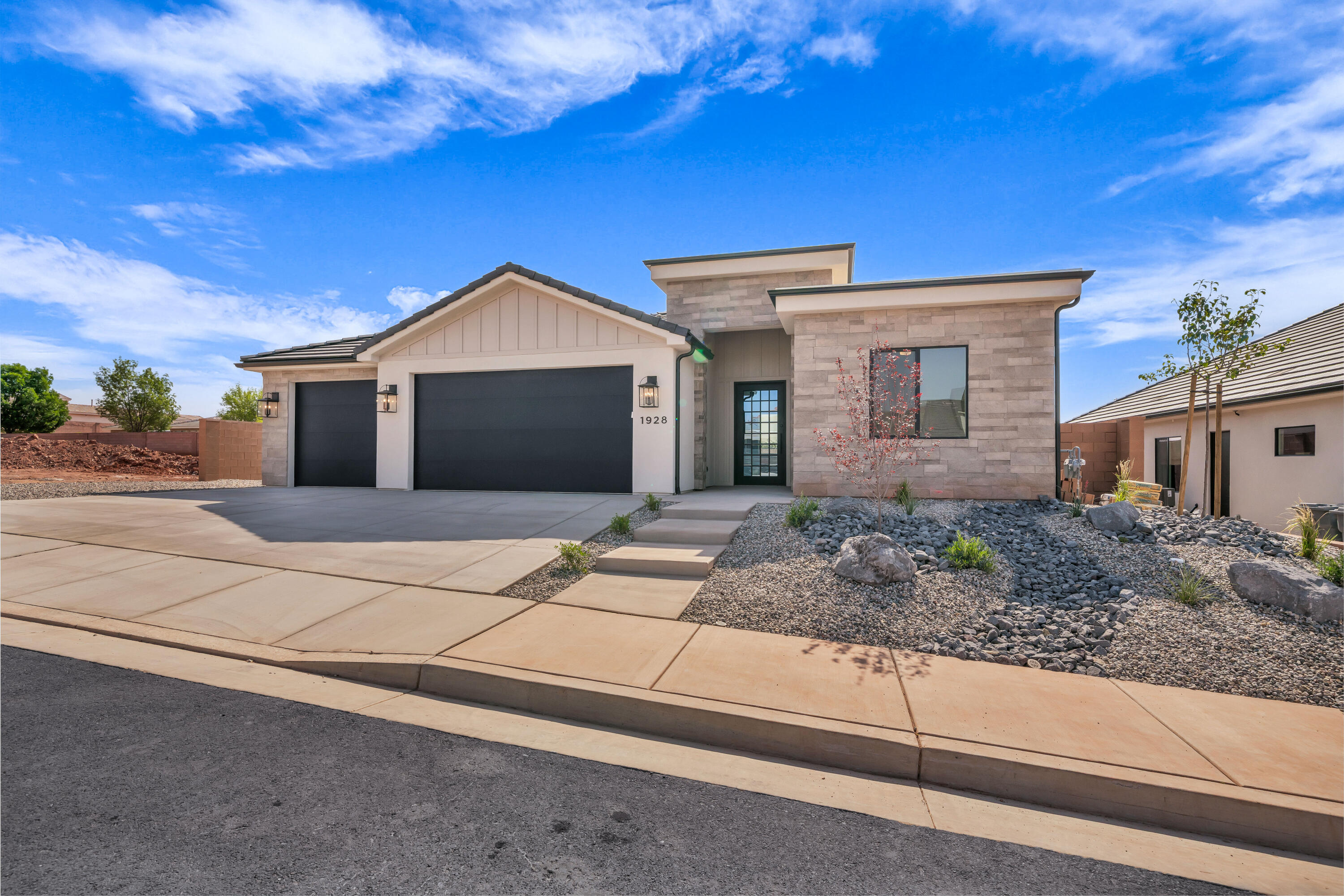 1928 N Chapman DR, Washington, UT 84780 — photo 1