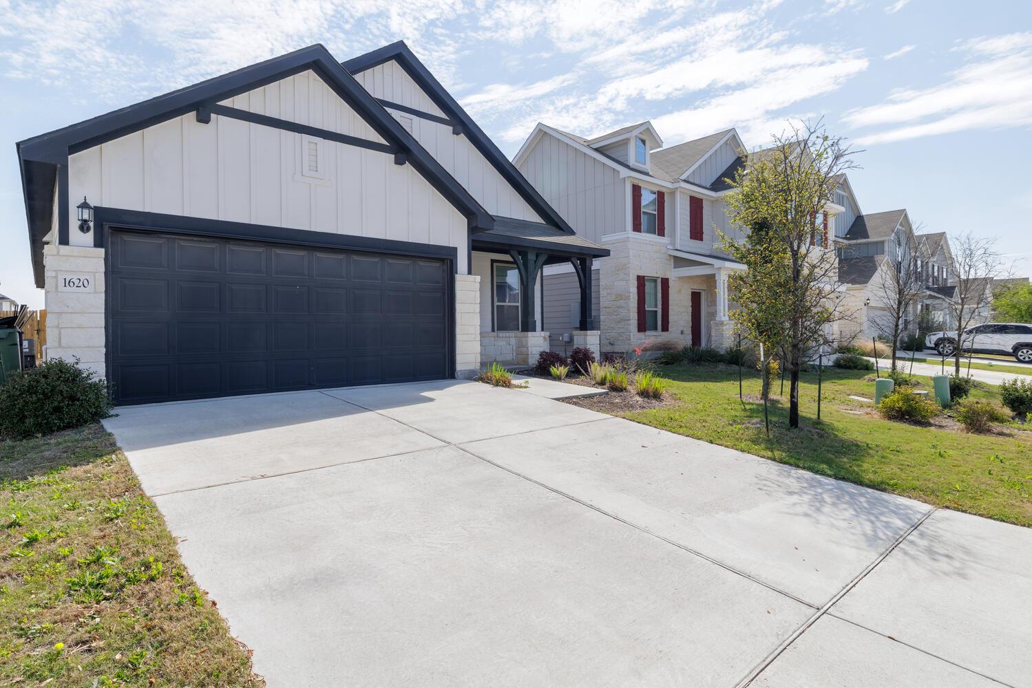 1620 Holly Lake Dr, Leander, TX 78641 — photo 1