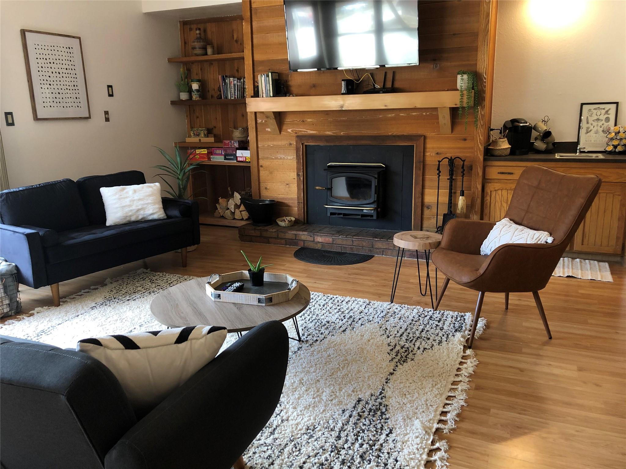 28 aspen, Out of State, NM 78730 — photo 1