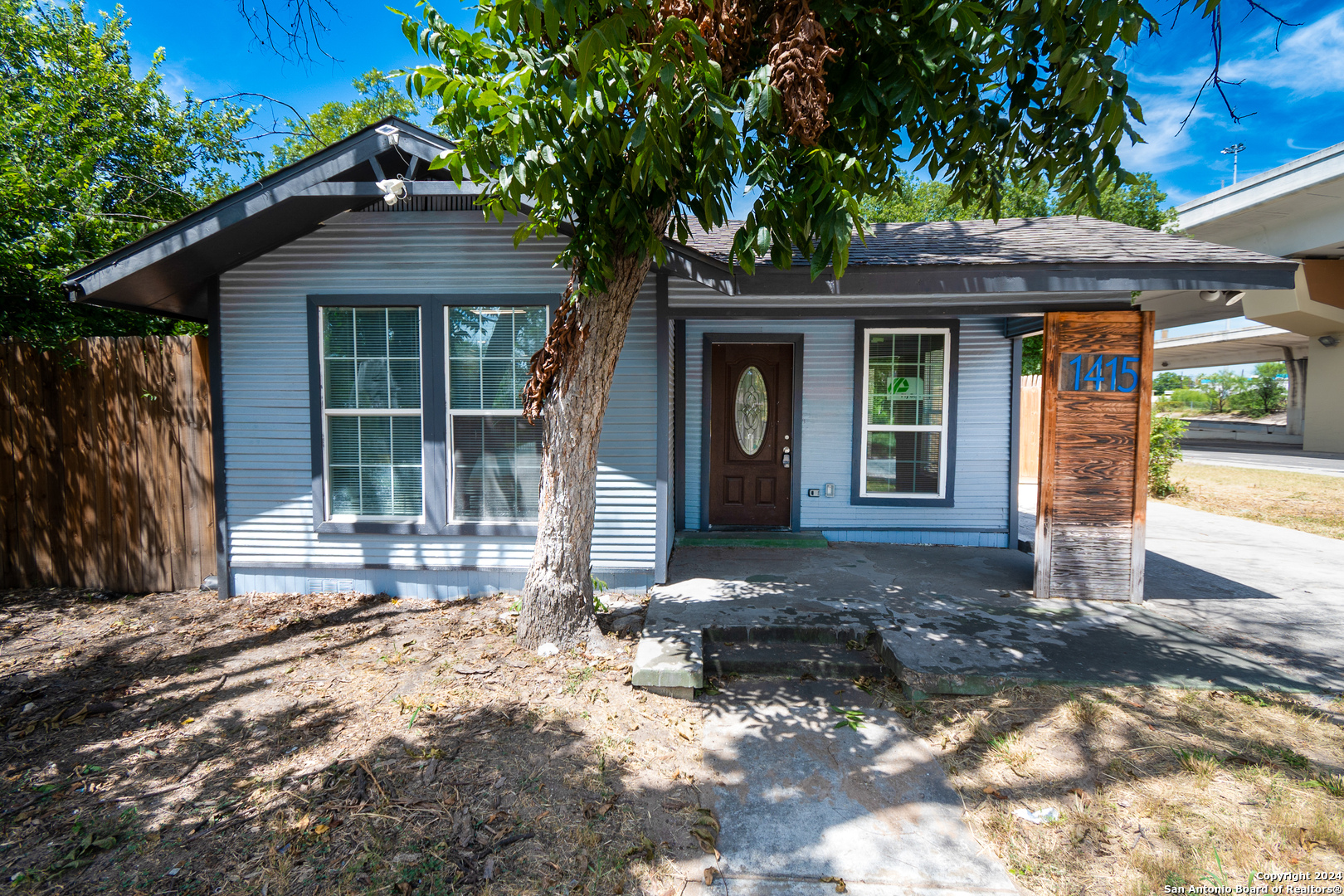 1415 W French, San Antonio, TX 78201 — photo 1