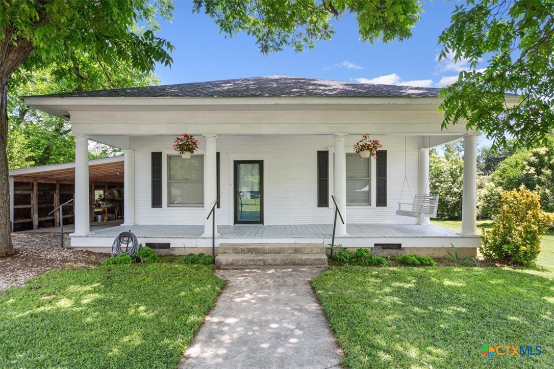 102 S Hogan Street, Holland, TX 76534 — photo 1