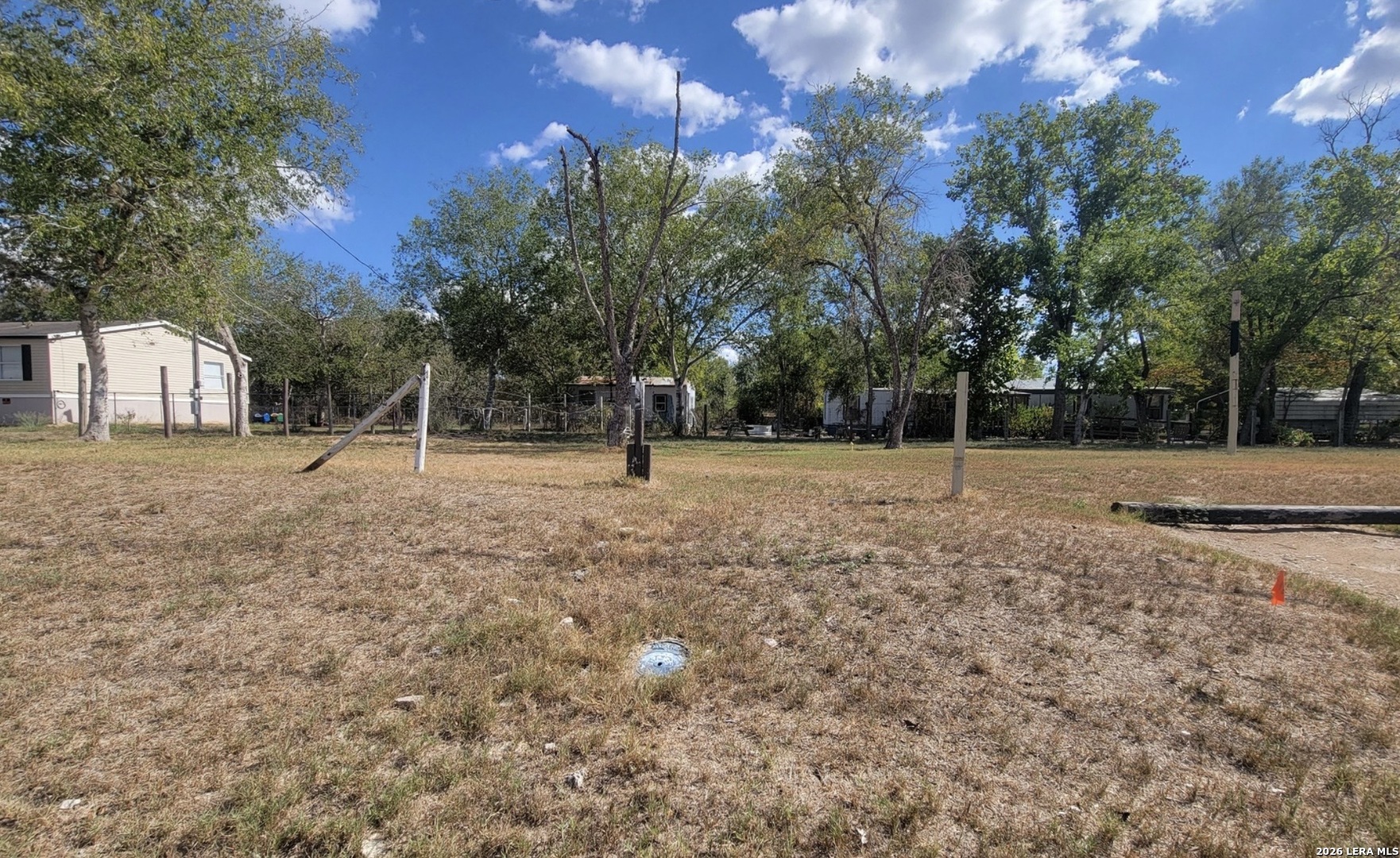 304 E Hunt St, Pleasanton, TX 78064 — photo 1