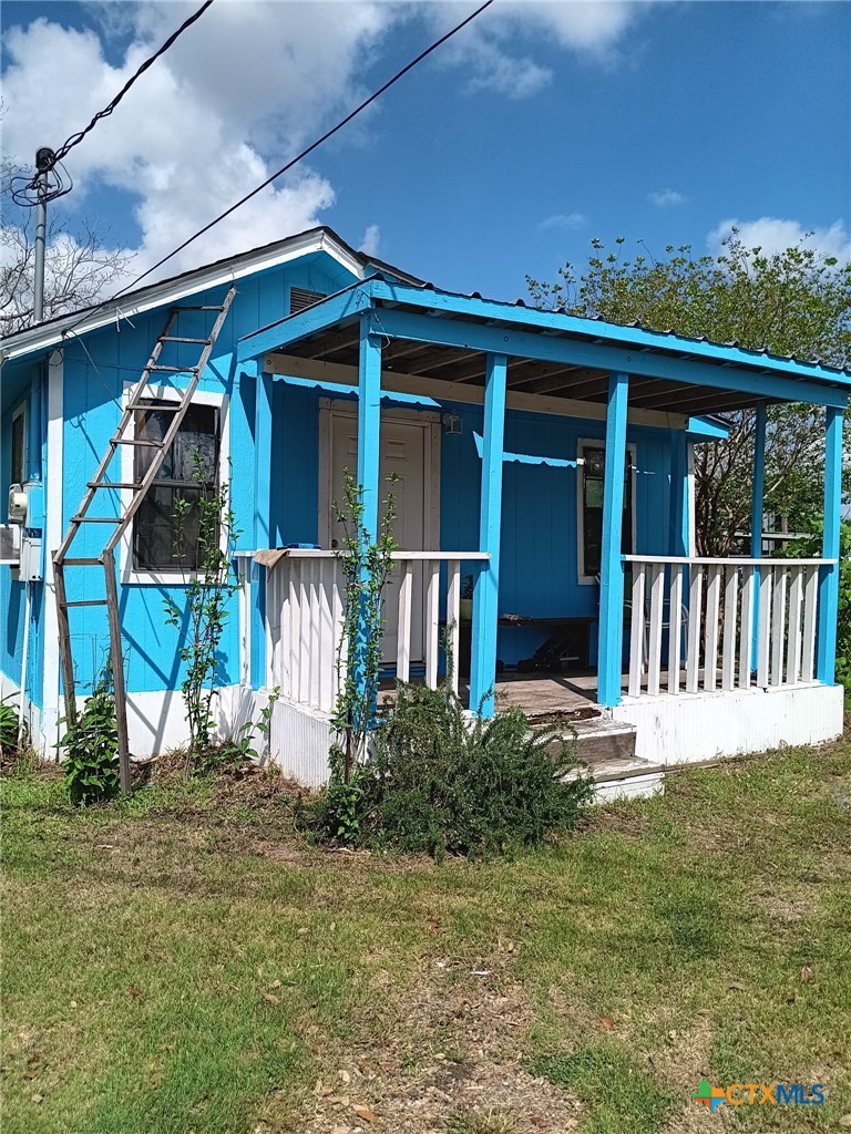 1108 NE Water Street, Victoria, TX 77901 — photo 1
