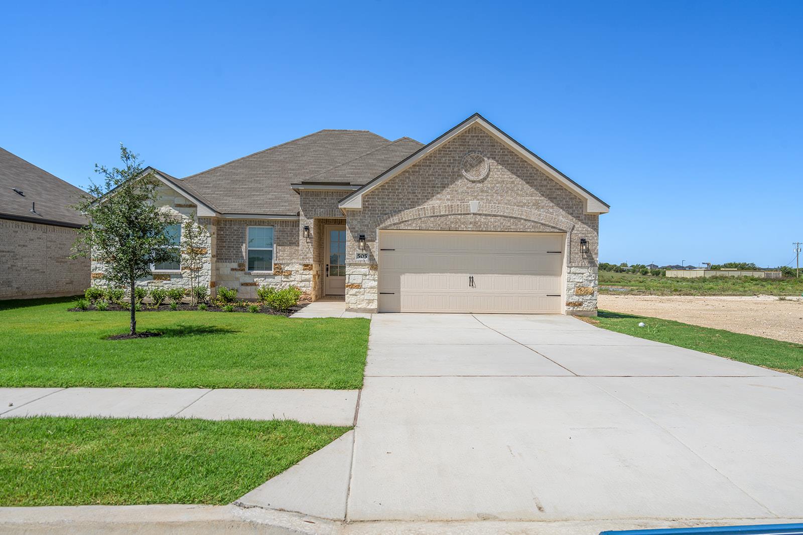 513 Luna Blue, Jarrell, TX 76537 — photo 1