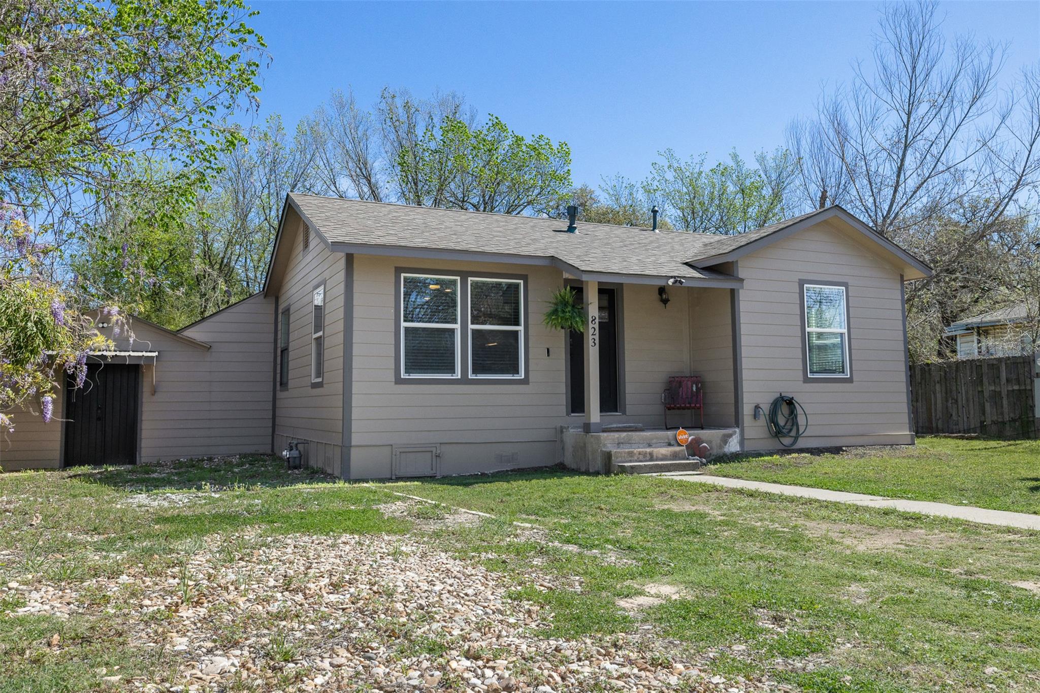 823 Hickory, Rockdale, TX 76567 — photo 1