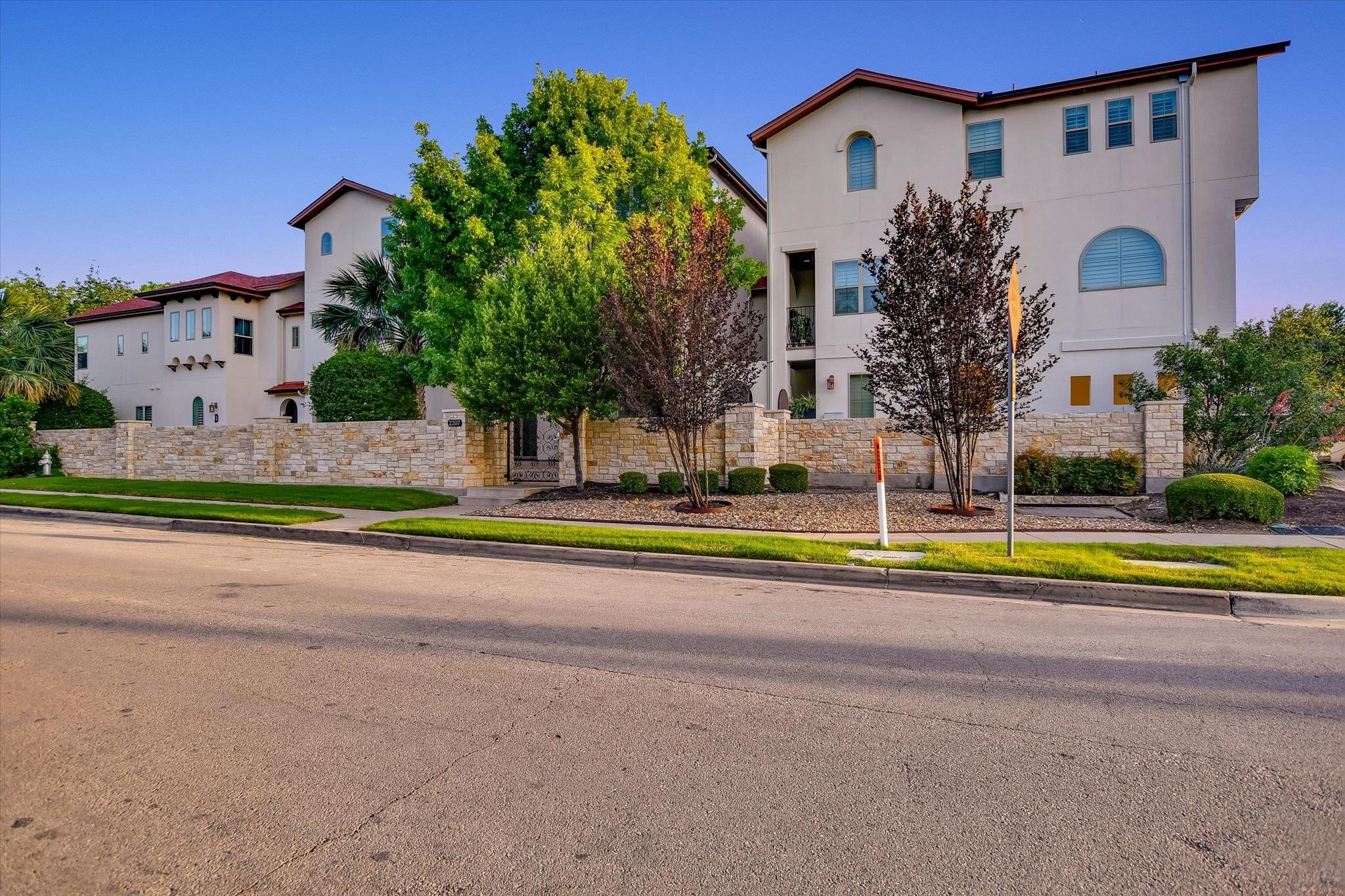 2207 Pasadena, Austin, TX 78757 — photo 1
