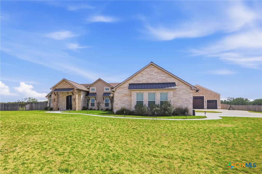500 Sendera Loop, Victoria, TX 77904 — photo 1